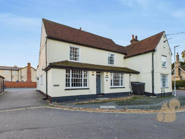 Flat for sale in White Colne, Chipping Hill