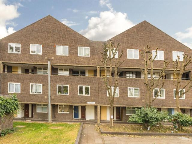 Flat for sale in Bromley-by-Bow, Bow