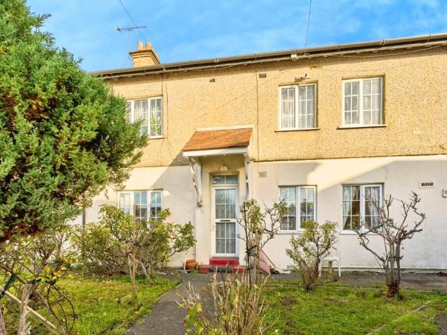 Flat for sale in Yeading, Greater London