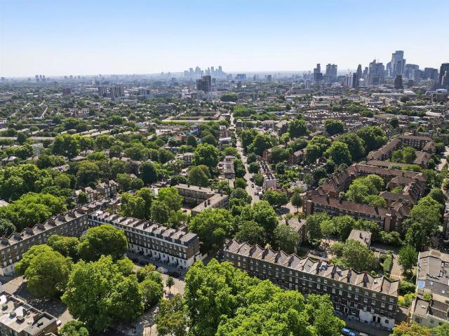 Flat for sale in Highbury, Greater London