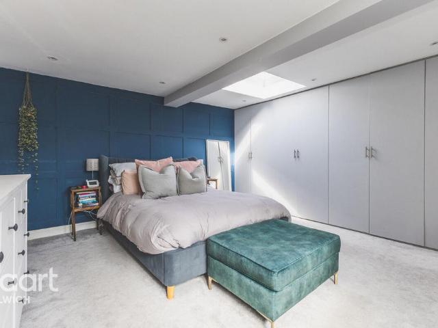 Flat for sale in East Dulwich, Greater London
