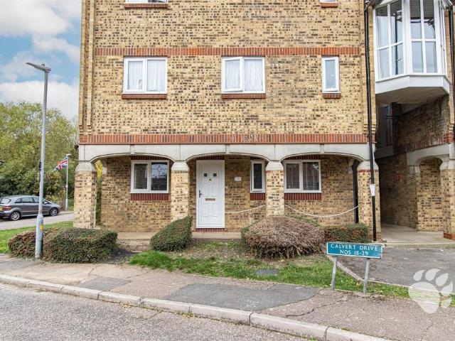 Flat for sale in Essex