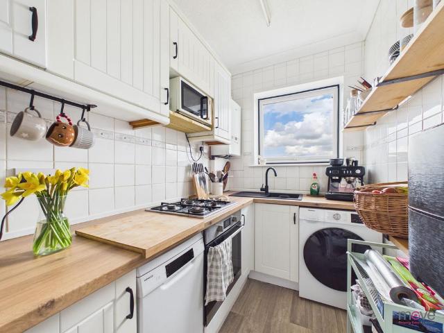 Flat for sale in Wymans Brook, Golden Valley