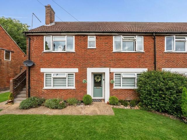 Flat for sale in Hillview, Surrey