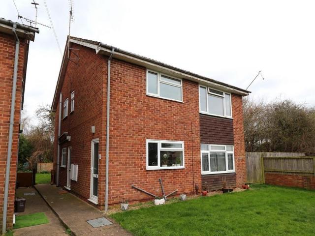 Flat for sale in Grange, Gloucester