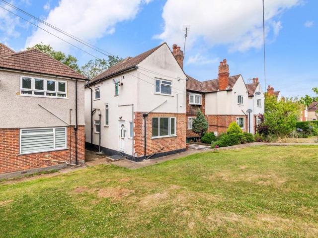 Flat for sale in Stoneleigh, Ewell