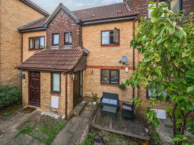 Flat for sale in London Borough of Bexley, Greater London