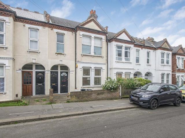 Flat for sale in London Borough of Croydon, Thornton Heath