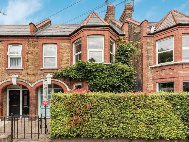 Flat for sale in Chapel End, Highams Park
