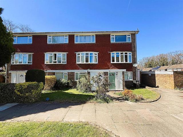 Flat for sale in Locksbottom, Greater London