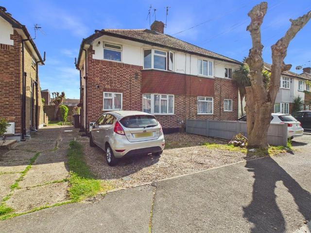 Flat for sale in London Borough of Hounslow, Feltham