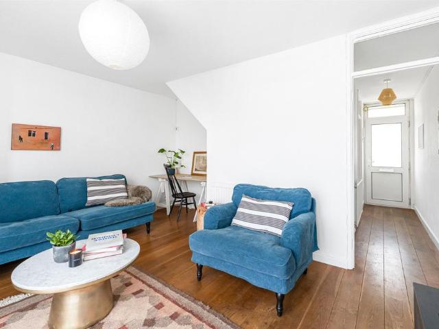 Flat for sale in De Beauvoir Town, Greater London
