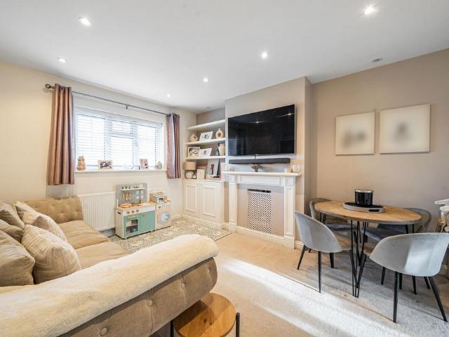 Flat for sale in The Wells, Surrey
