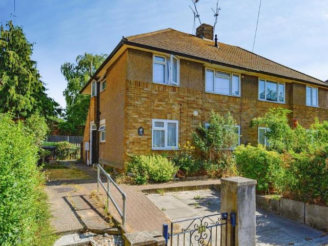 Flat for sale in Marsh Farm, Spring Park