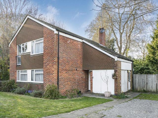 Flat for sale in London Borough of Croydon, Kenley