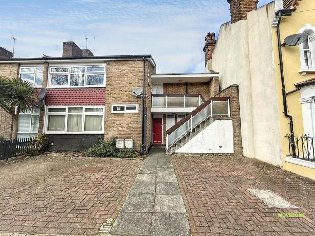 Flat for sale in Earlsfield, Greater London