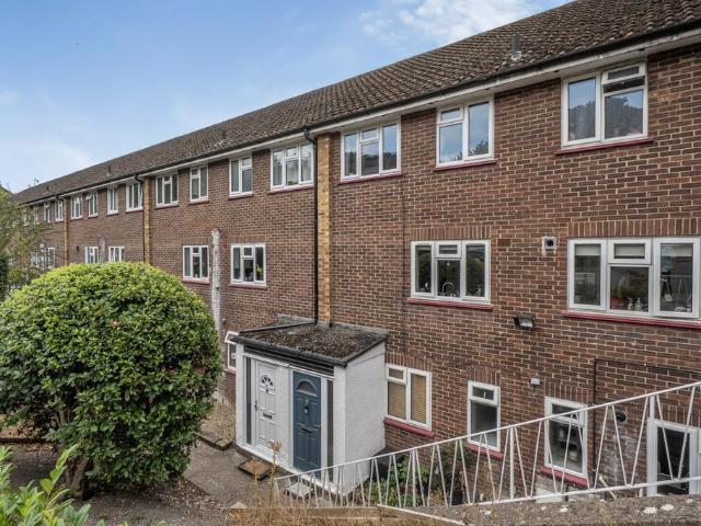 Flat for sale in Totteridge, Cressex