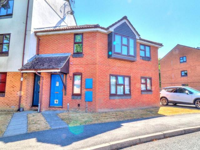 Flat for sale in Stokenchurch, Buckinghamshire