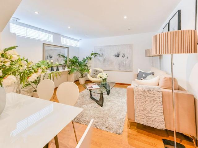 Flat for sale in Stoke Newington, Greater London