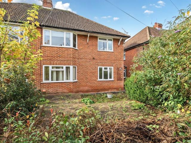 Flat for sale in Furze Platt, Maidenhead