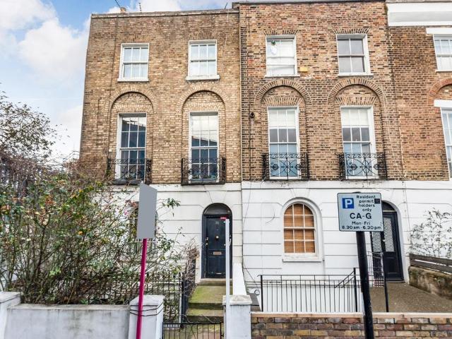 Flat for sale in Kentish Town, Greater London