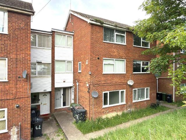 Flat for sale in Spring Park, Luton