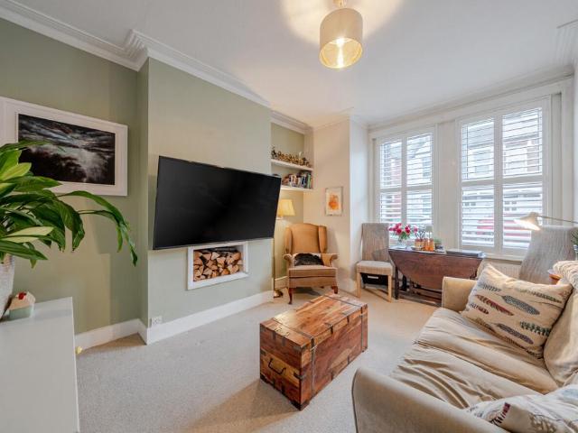 Flat for sale in Furzedown, Greater London