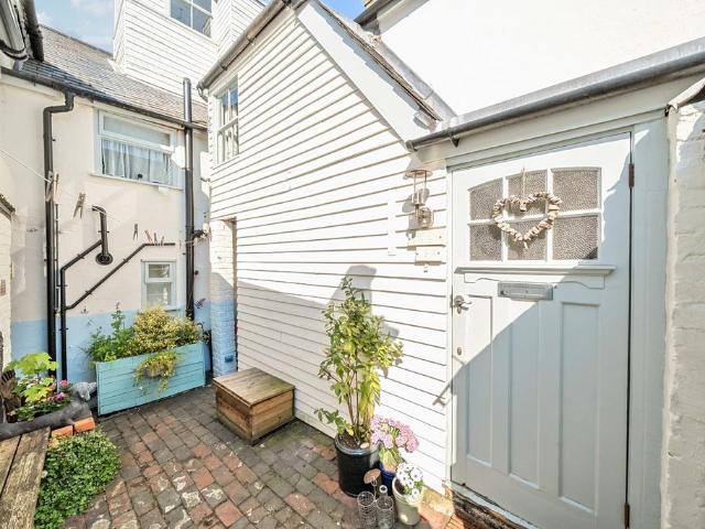 Flat for sale in Bolton Low Houses, Hampshire