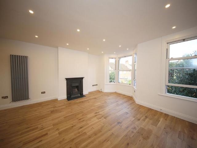 Flat for sale in Queen's Park, Greater London