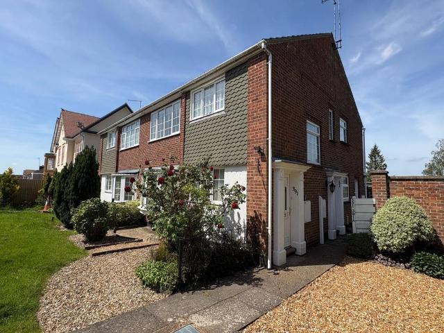 Flat for sale in Northampton, Northamptonshire