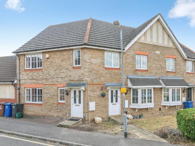 Flat for sale in Grays, Essex