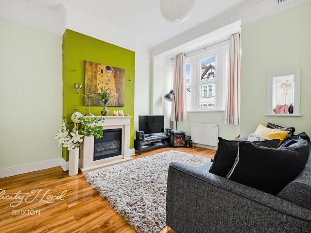 Flat for sale in Streatham Hill, Greater London