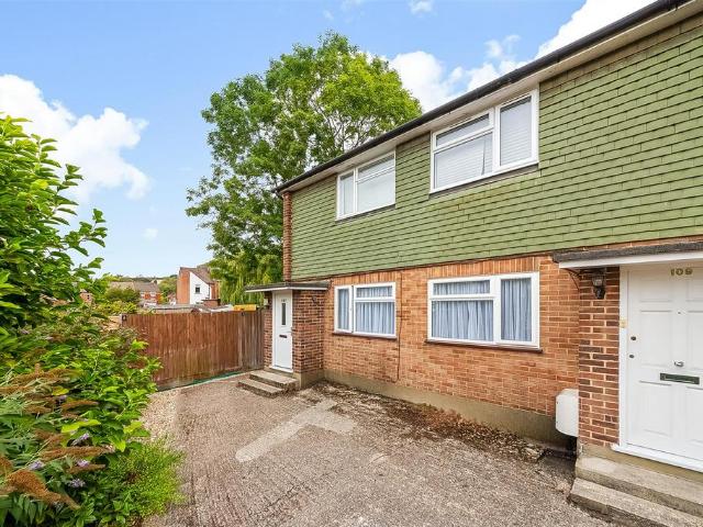 Flat for sale in Hillview, Surrey