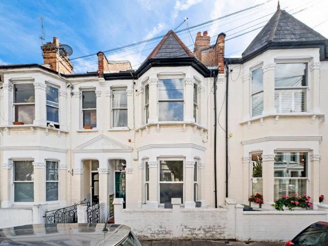 Flat for sale in Fulham, Greater London