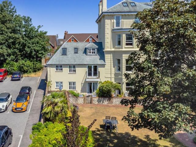 Flat for sale in Lewes, Iford