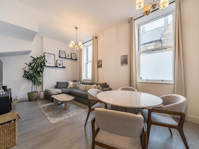 Flat for sale in Royal Borough of Greenwich, Greater London