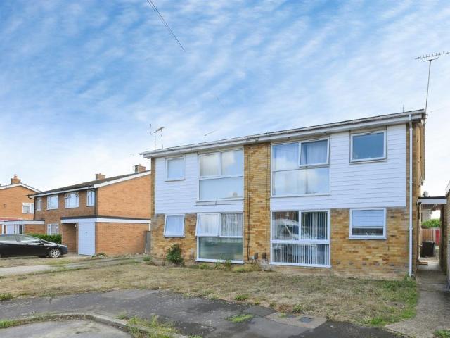 Flat for sale in Broxbourne, Hertfordshire