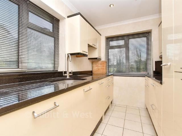 Flat for sale in Nork, Red Hill