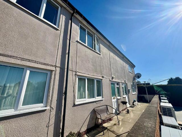 Flat for sale in Berrick Salome, Oxfordshire