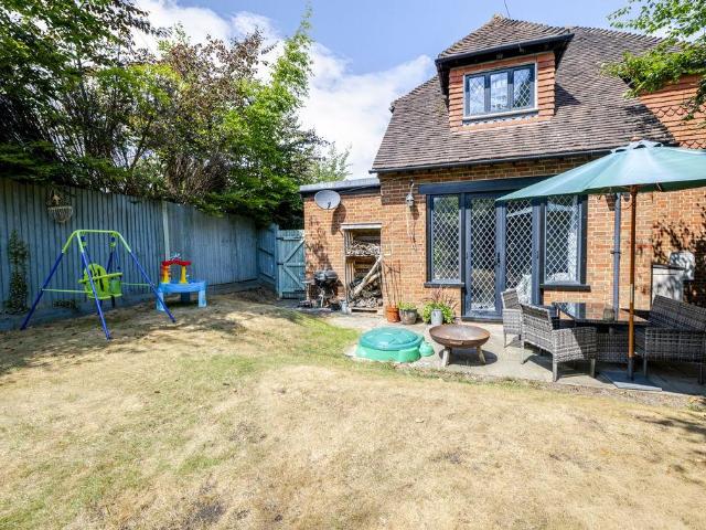 Flat for sale in Ringles Cross, Cross In Hand