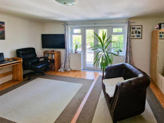 Maisonette for sale in Aldershot Road/Woodside Road Allotments, Guildford