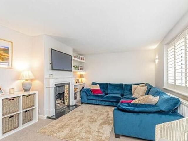 House for sale in Ascot