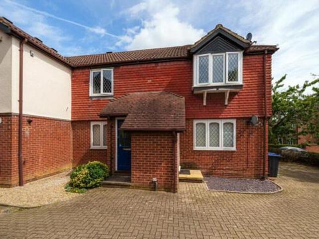House for sale in Heol-las, Surrey