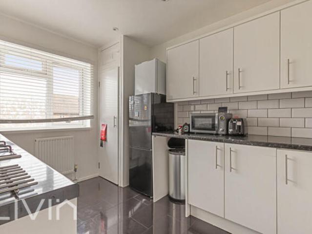 Maisonette for sale in London Borough of Merton, Mitcham