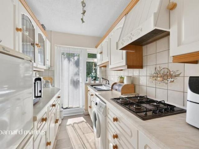 Maisonette for sale in London Borough of Merton, Raynes Park