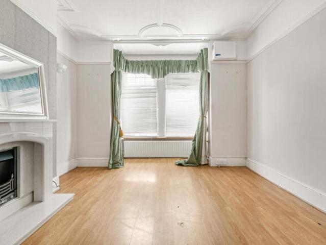 Maisonette for sale in Cat Hill