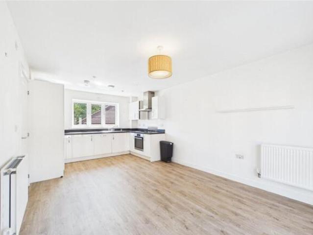Maisonette for sale in Hounsome Fields, Priest Down