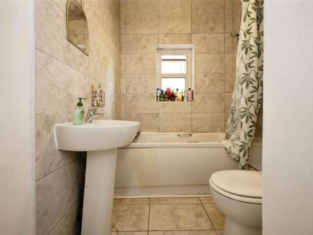 Maisonette for sale in Luton