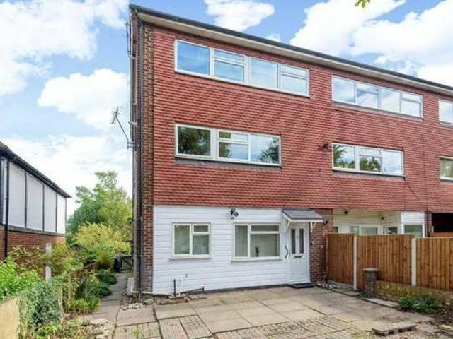 House for rent in Surrey