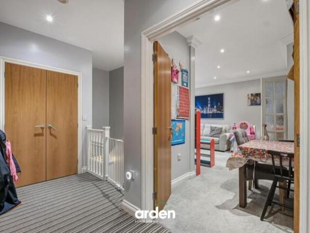 Maisonette for sale in South Lane, West Yorkshire